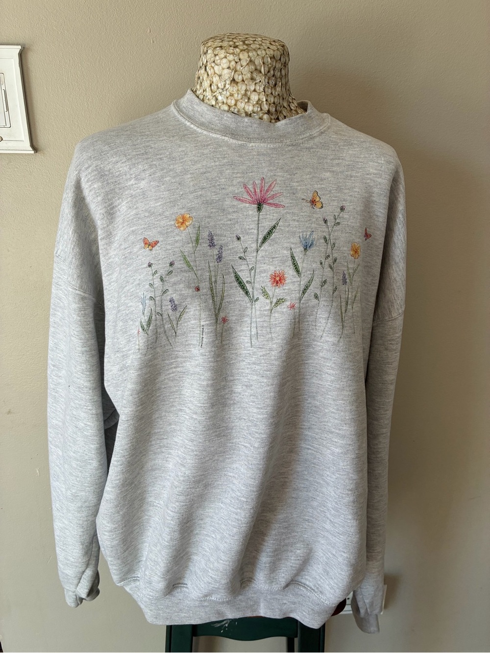 Y2K Jerzees Heather Gray Crewneck Sweatshirt with Embroidered Wildflowers